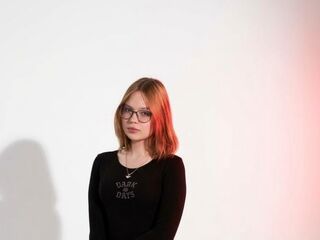 camslut naked SuzanGoldstein