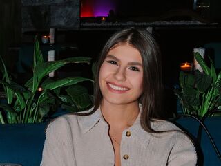 naked cam girl masturbating with dildo TiaBeumer