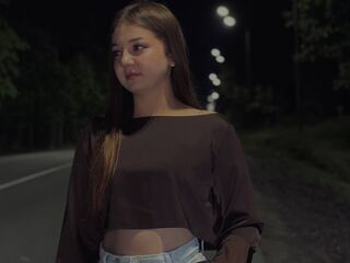 fingering webcam girl TommyeRoyea