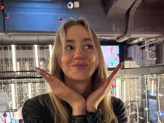 camwhore masturbating with vibrator ZenaDeruiter